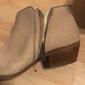 Sam Edelman Shoes - Women’s size 8 Sam Edelman leather Chelsea booties Sam Edelman Shoes - Women’s size 8 Sam Edelman leather Chelsea booties